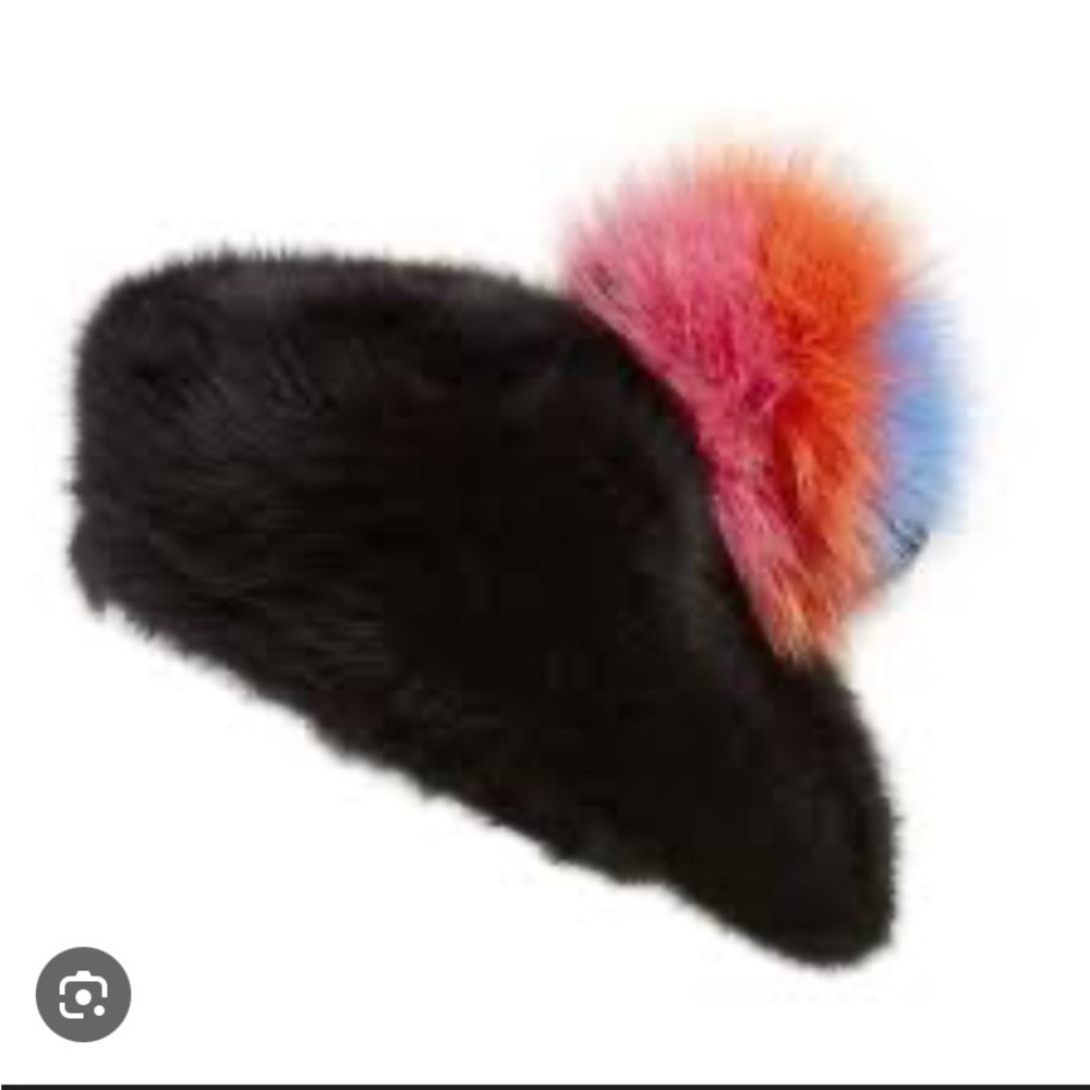 Kyi Kyi Pom Pom Fur Beanie